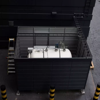 Black colored Tank for storing CO2